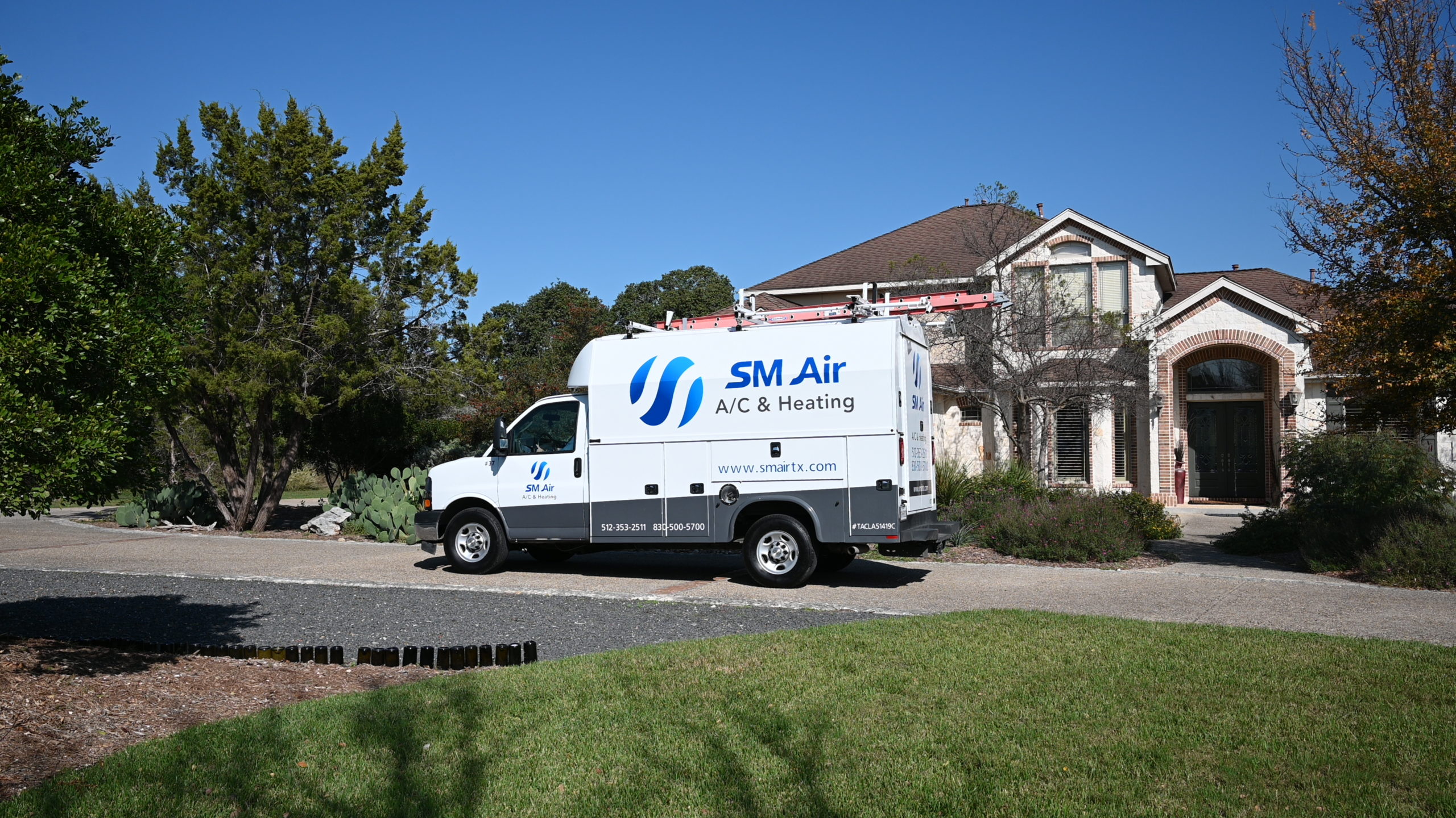 SM Air truck infront of a house.				
